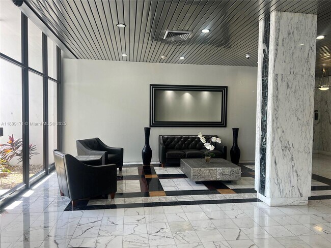 Building Photo - 3625 N Country Club Dr