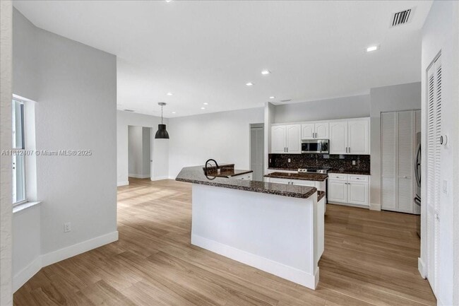 Building Photo - 16650 SW 67th Pl