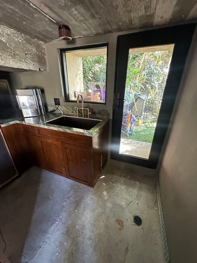 Building Photo - 8500 Cole Crest Dr