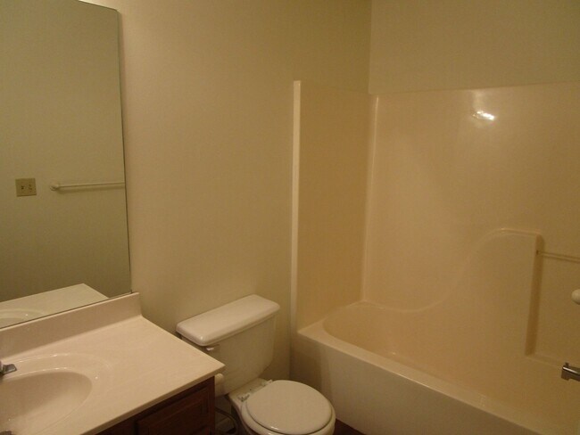 Building Photo - 4405-4407-4407 Cheryl Ct