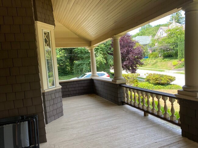 Building Photo - 7936 Montgomery Ave