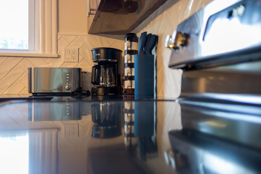 Building Photo - 5104 Abigail Dr