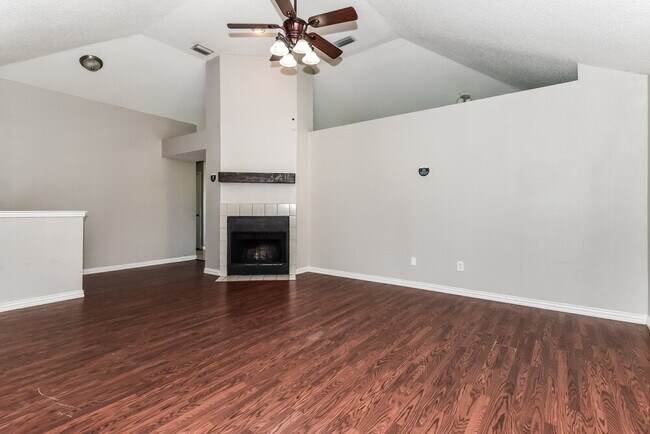 Building Photo - 4017 Dorchester Dr