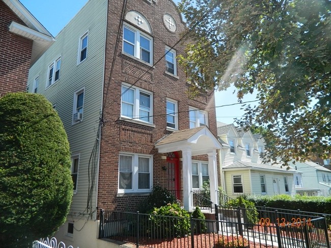 Building Photo - Drake Avenue Apartments