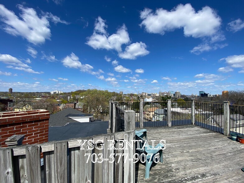 Building Photo - 4 Romar Ter