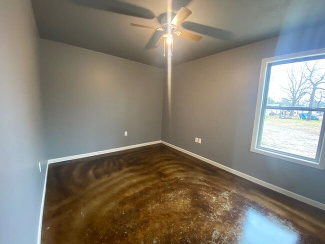 Building Photo - 3 Bed 1 Bath Trumann, AR !