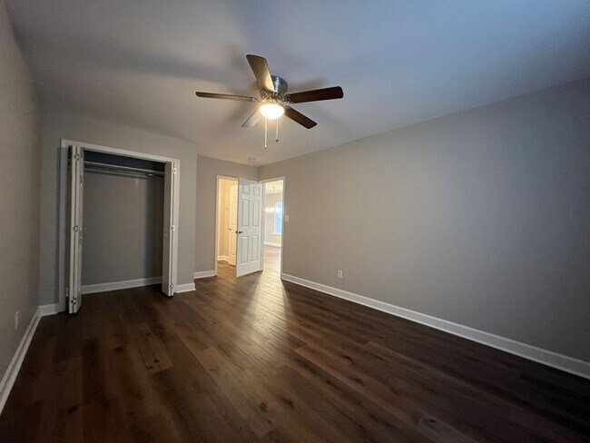 Building Photo - 2013 Grandhaven Dr