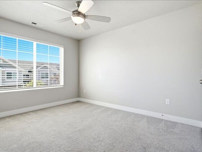Building Photo - Herriman Lovely 3 bed, 2.5 bath Townhome