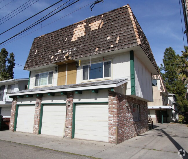 Building Photo - 304 W Walnut St
