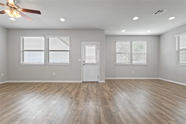 Building Photo - 180 MacArthur Dr