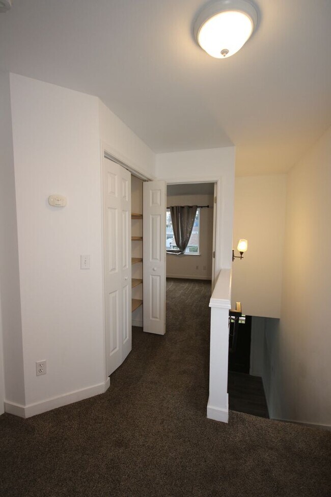 Building Photo - Updated Tacoma Home with Spacious Layout & Fully Fenced Yard