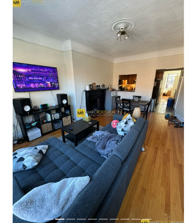 Building Photo - 585 Beacon St