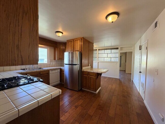 Building Photo - 3 Bed and 3 Bath Home Located Off of Forest Ave