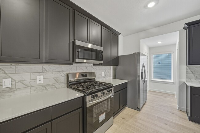 Building Photo - 4322 Camden Lakes St