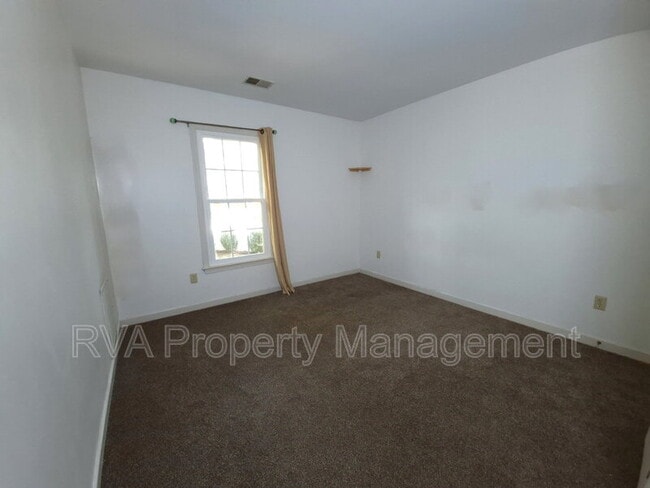 Building Photo - 6002 Oak Landing Dr