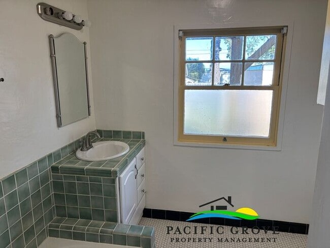 Building Photo - Delightful 3-Bedroom, 2 bath home in Pacific Grove
