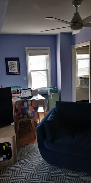 Building Photo - 562 Richmond Ave