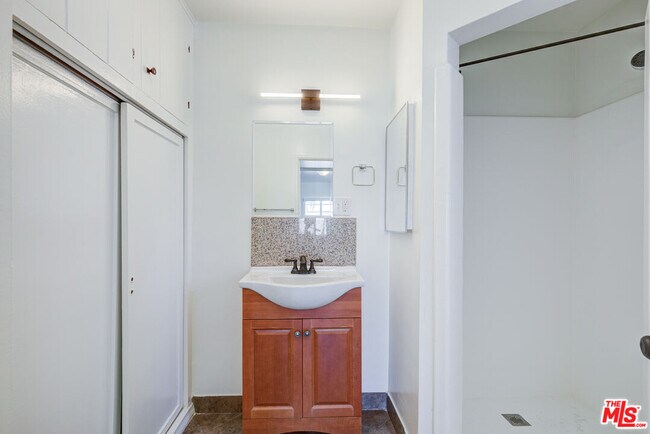 Building Photo - 8976 Cadillac Ave