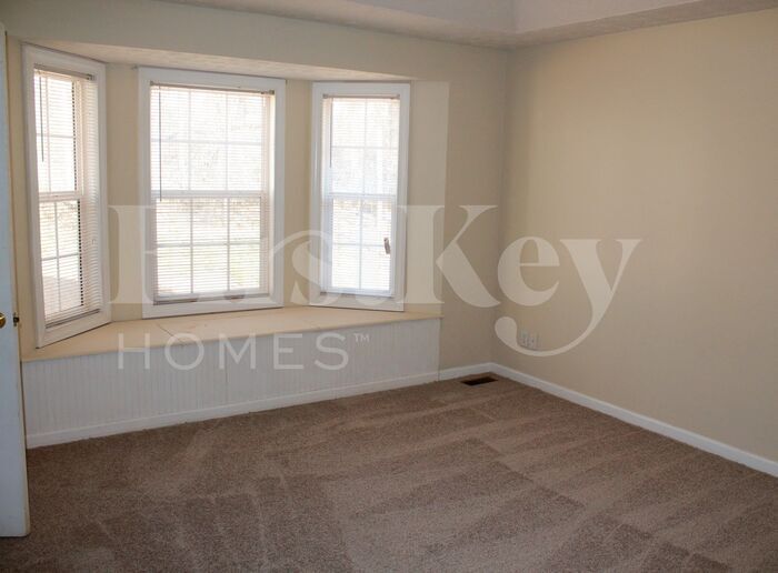 Building Photo - 3930 Pine Tree Ln