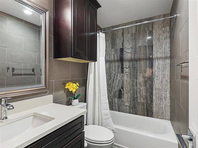 Building Photo - 1606 Blake Dr