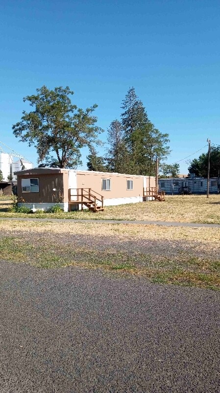 Building Photo - 200 W 1st St