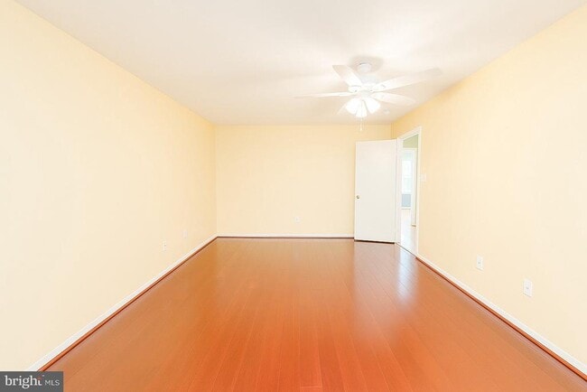 Building Photo - 8207 Stationhouse Ct