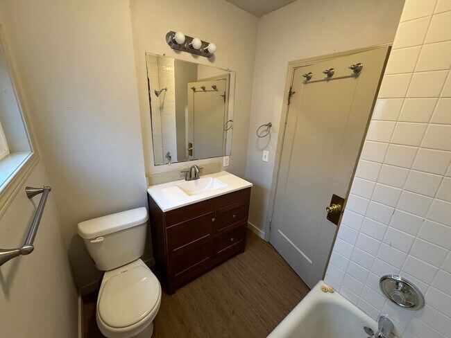 Building Photo - Charming House in Bellingham - 4 Bedroom 1.5 Bathroom