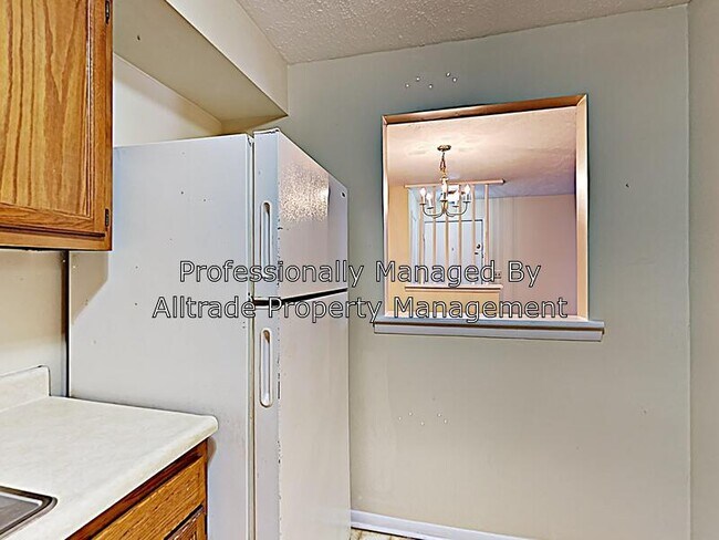 Building Photo - 1201 Huntington Ln