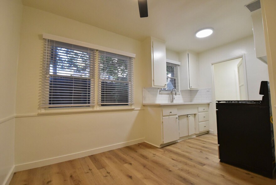 Building Photo - 4413 Tujunga Ave