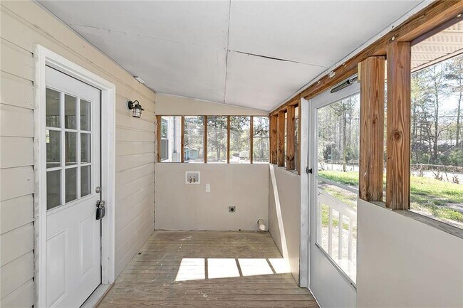 Building Photo - 455 Westside School Rd