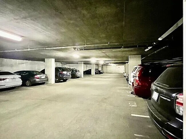 Building Photo - Spacious two bedroom two full bath in the heart of downtown!! AVAIL NOW!