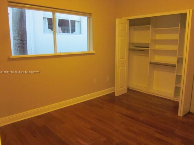 Building Photo - 2920 Catalina St