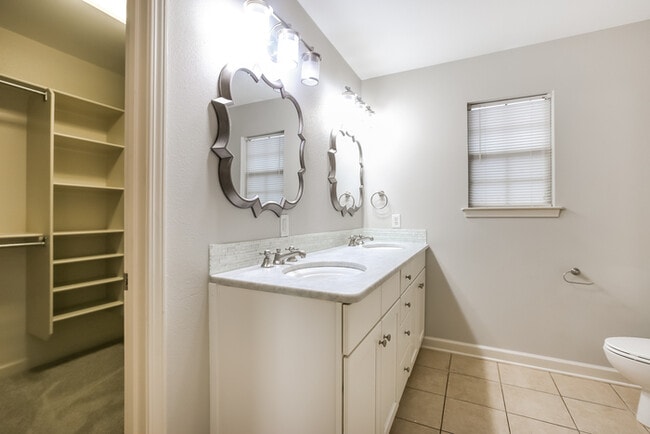 Building Photo - 2995 Wild Berry Dr