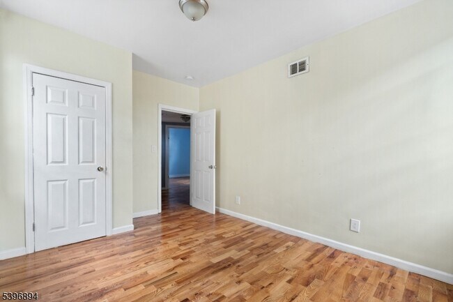 Building Photo - 14 Treacy Ave