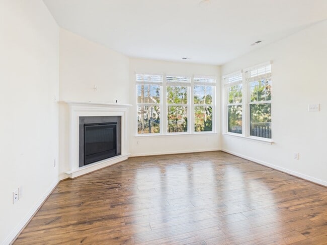 Building Photo - 6600 Wy Pt Dr