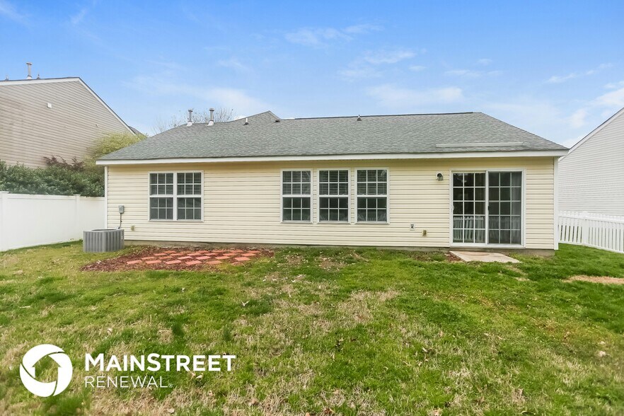 Building Photo - 2152 Mallard Pointe Dr