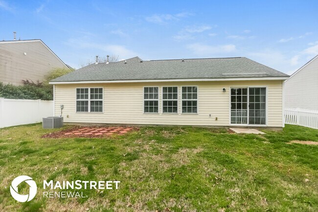 Building Photo - 2152 Mallard Pointe Dr