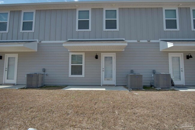 Building Photo - 2495 Cliff Hollow Cir