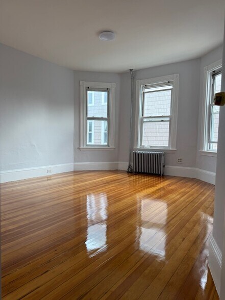 Building Photo - 161 Beacon St