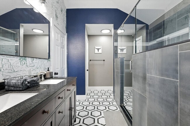 Building Photo - 2516 Castle Pines Dr