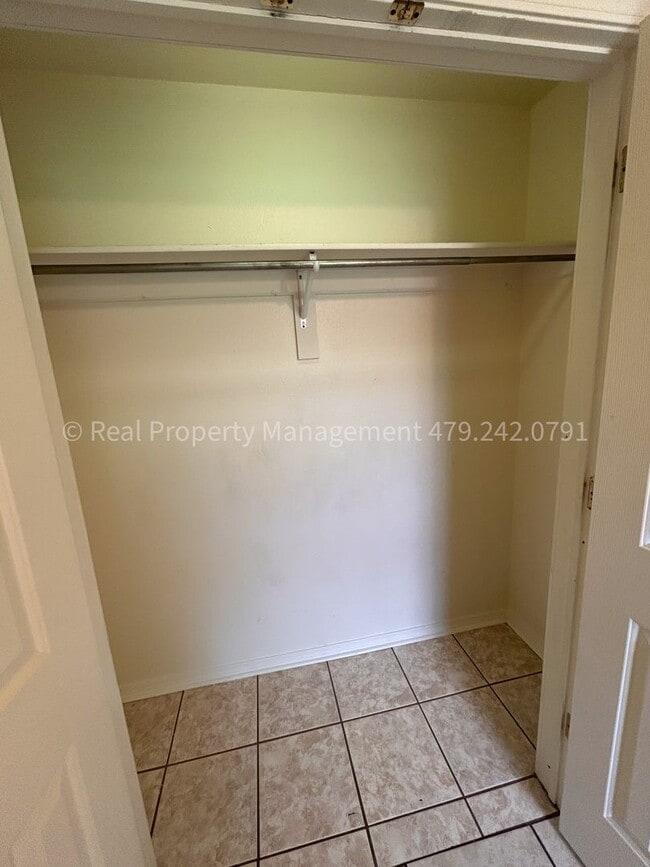 Building Photo - Move In Ready!! Cozy 3 Bed 2 Bath Duplex!