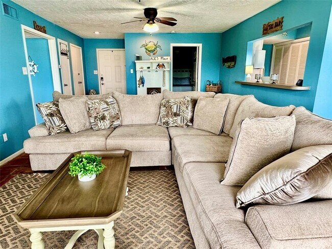 Building Photo - 500 Tiki Dr