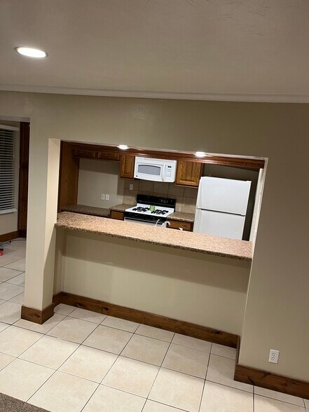 Building Photo - 435 E Creekside Cir