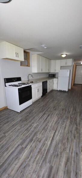 Building Photo - 1443 W Walton St