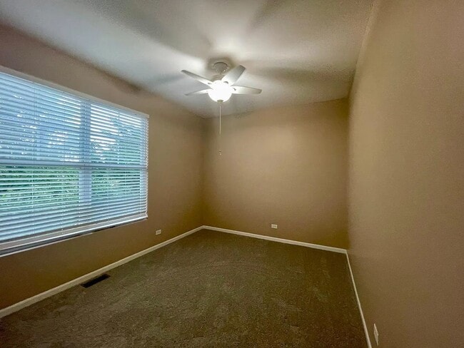Building Photo - 526 Grosvenor Ln