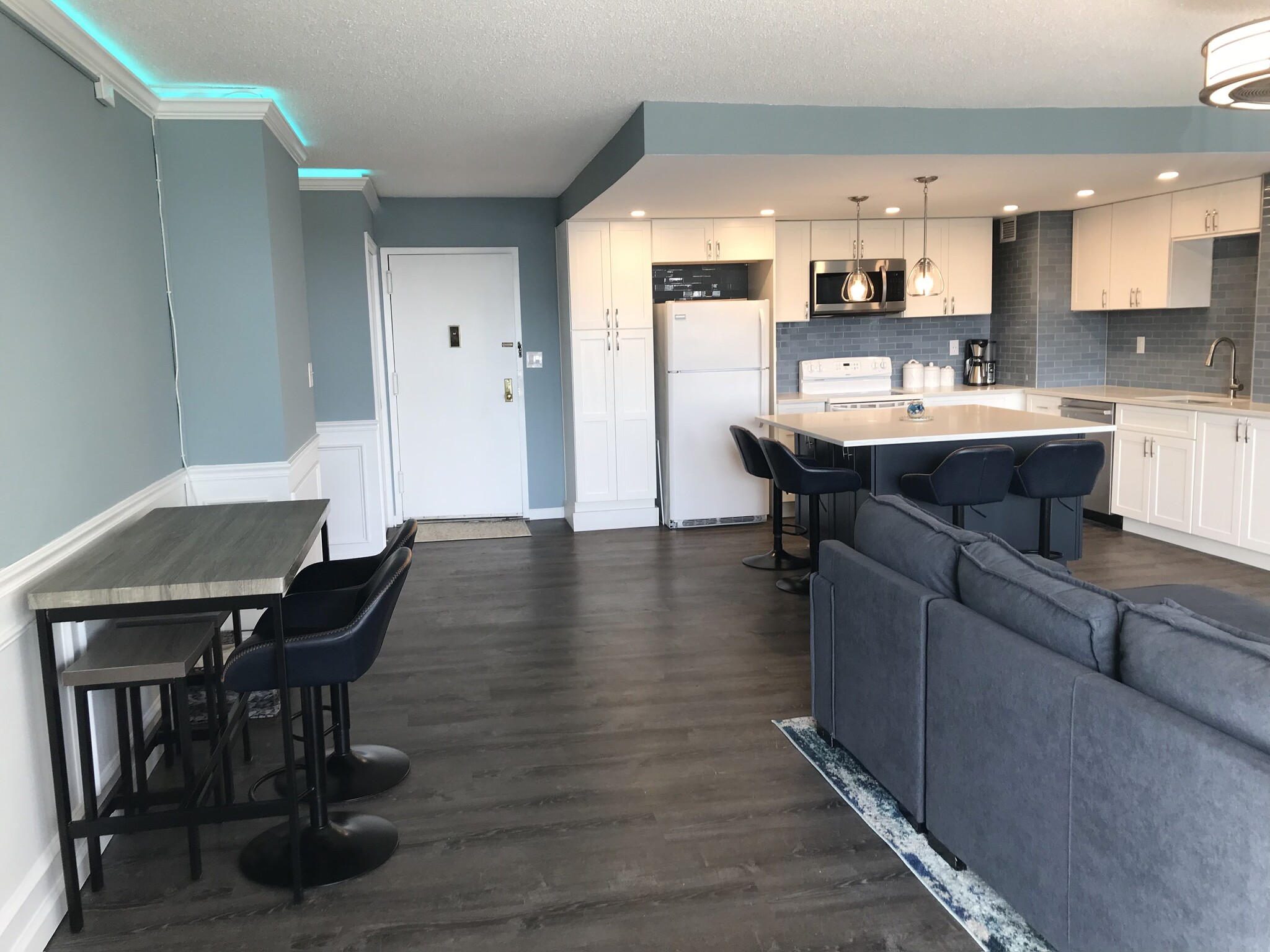 Large foyer - 480 Ocean Ave