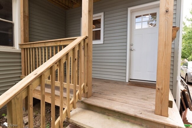 Building Photo - 1362 W 59th St