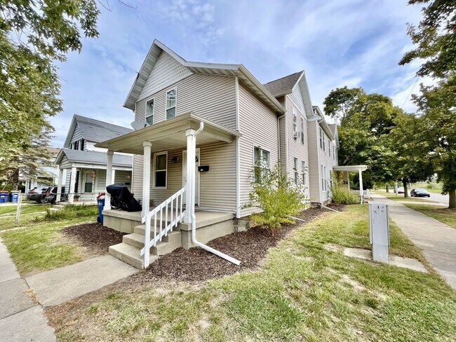 Primary Photo - 538 Fremont Ave NW