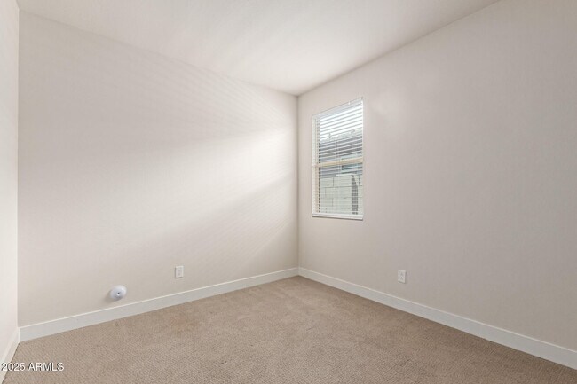 Building Photo - 6918 W Winston Dr