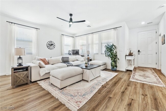 Building Photo - 2734 Fantoni St